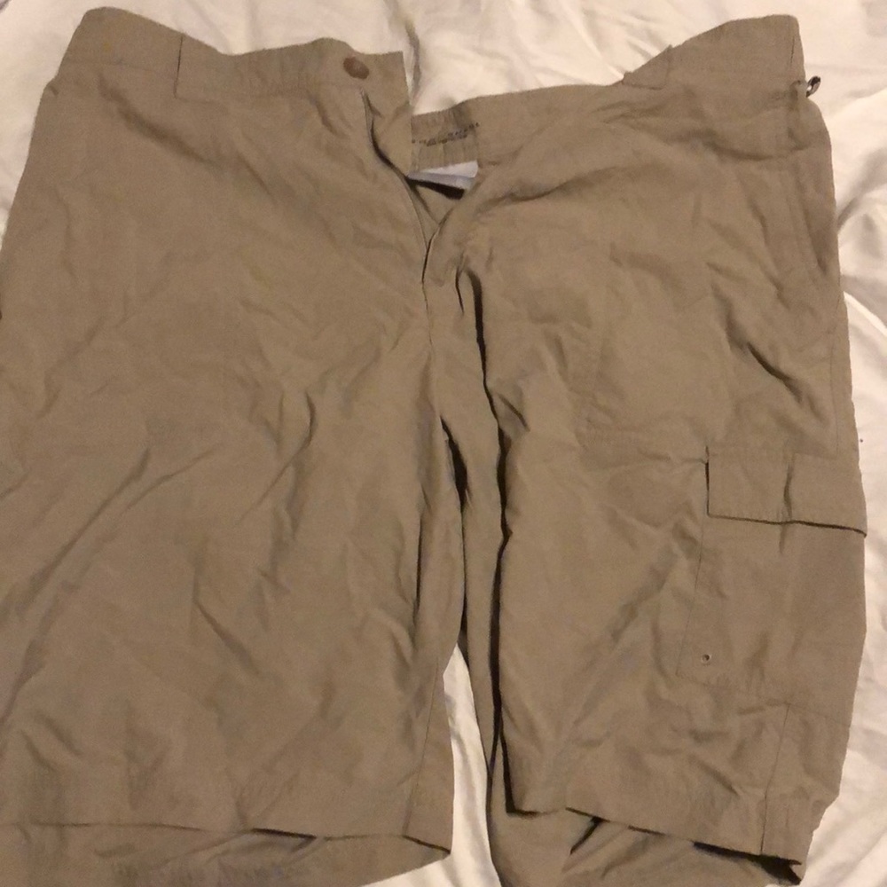 Men’s Columbia khaki cargo pants